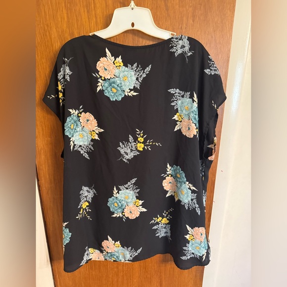 Torrid size 1 (14-16) semi-sheer floral print sleeveless blouse in GUC - Picture 3 of 10